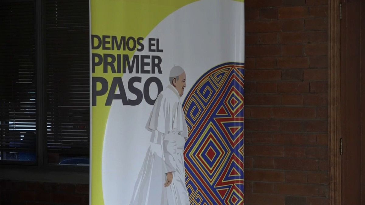 Papa Francisco visita uma Colômbia dividida