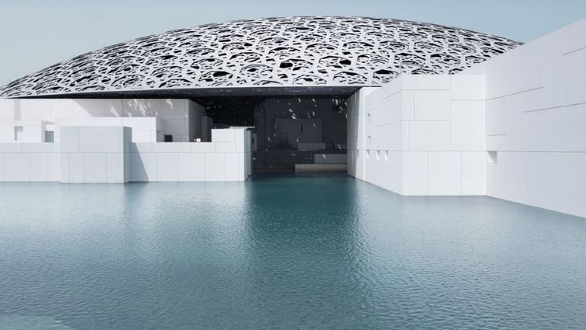 متحف اللوفر أبو ظبي.. كم دفعت الإمارة مقابل الاسم فقط؟