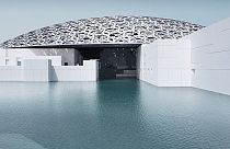 متحف اللوفر أبو ظبي.. كم دفعت الإمارة مقابل الاسم فقط؟
