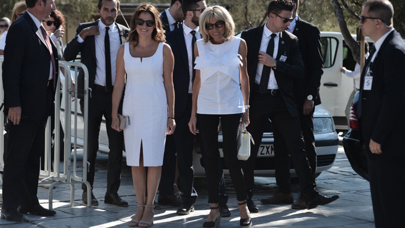 Η Μπριζίτ Μακρόν στην Ακρόπολη: «Μεγάλη χαρά που είμαι εδώ»