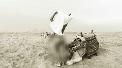 بلجيكية عارية في الأهرامات