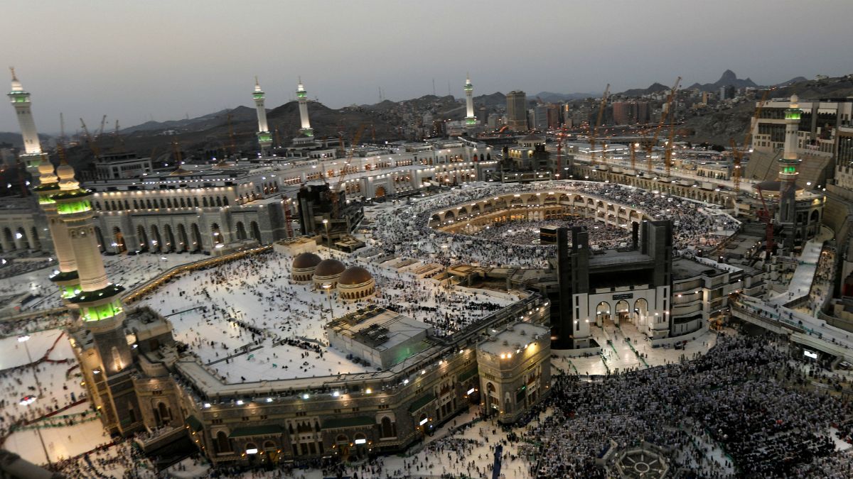 اعتداء على عالم دين إيراني في مكة المكرمة