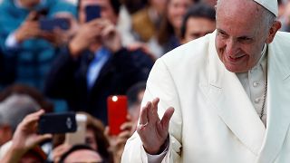 El papa pide disipar las "tinieblas" de la "sed de venganza" en una misa multitudinaria en Bogotá