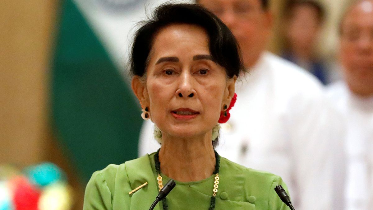 Tutu exhorta a Suu Kyi a defender a los rohinyás