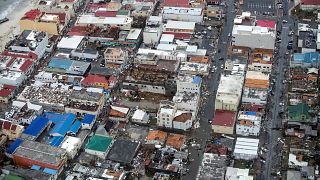 Aux Antilles, "réhabiliter les bâtiments le plus vite possible"
