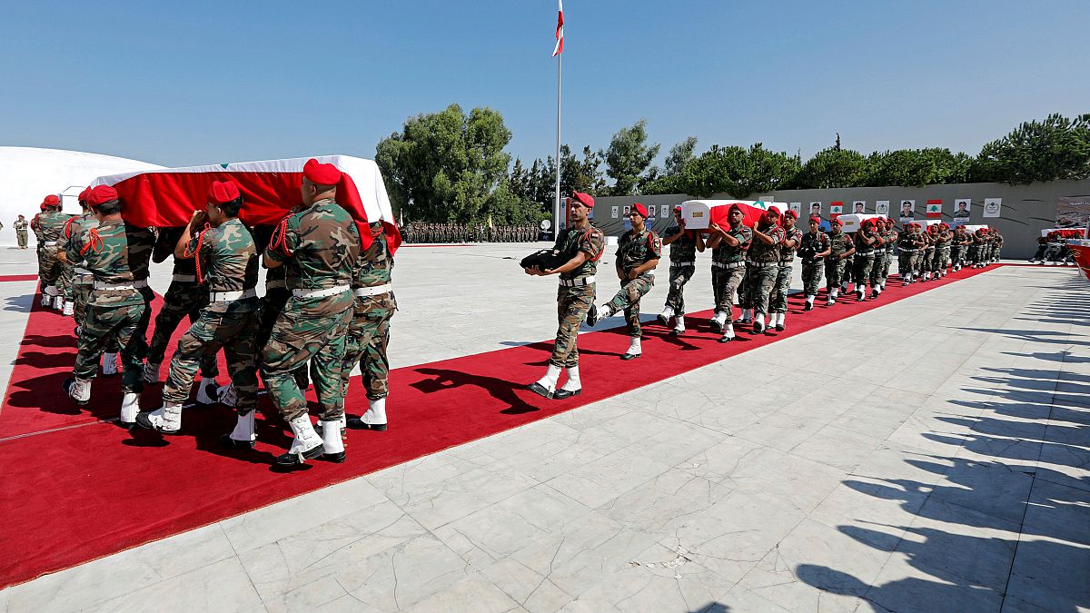 لبنان يشيع جثامين جنوده الذين قتلوا على يد داعش