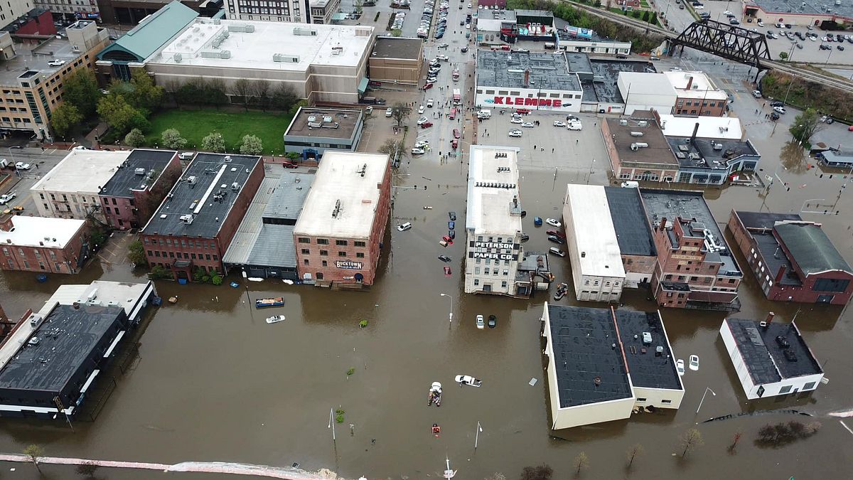 Image: Aerial view of flooding in Davenport, Iowa