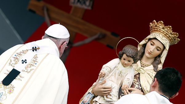 El Papa llama a la reconciliación en una misa multitudinaria en Colombia El Papa llama a la reconciliación en una misa multitudinaria en Colombia