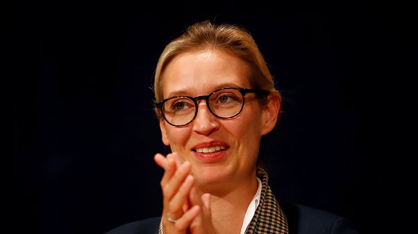 Alice Weidel (AfD) will schönere Fotos und geht nach knapp 4 Min. Alice Weidel (AfD) will schönere Fotos und geht nach knapp 4 Min.
