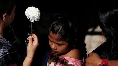 México entierra a las víctimas del terremoto y del huracán Katia