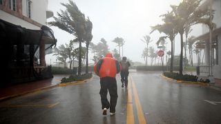 El huracán Irma llega a Florida reforzado