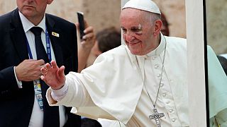 Με «μελανιές» ολοκλήρωσε την περιοδεία του στην Κολομβία ο Πάπας