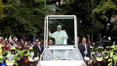 Bain de foule à Bogota pour le pape François