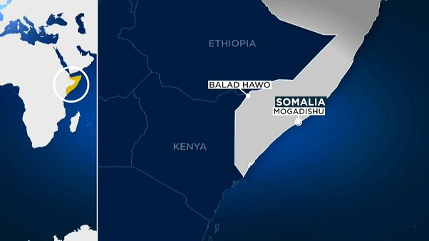 Somalia: con ariete suicida cade città frontaliera Somalia: con ariete suicida cade città frontaliera