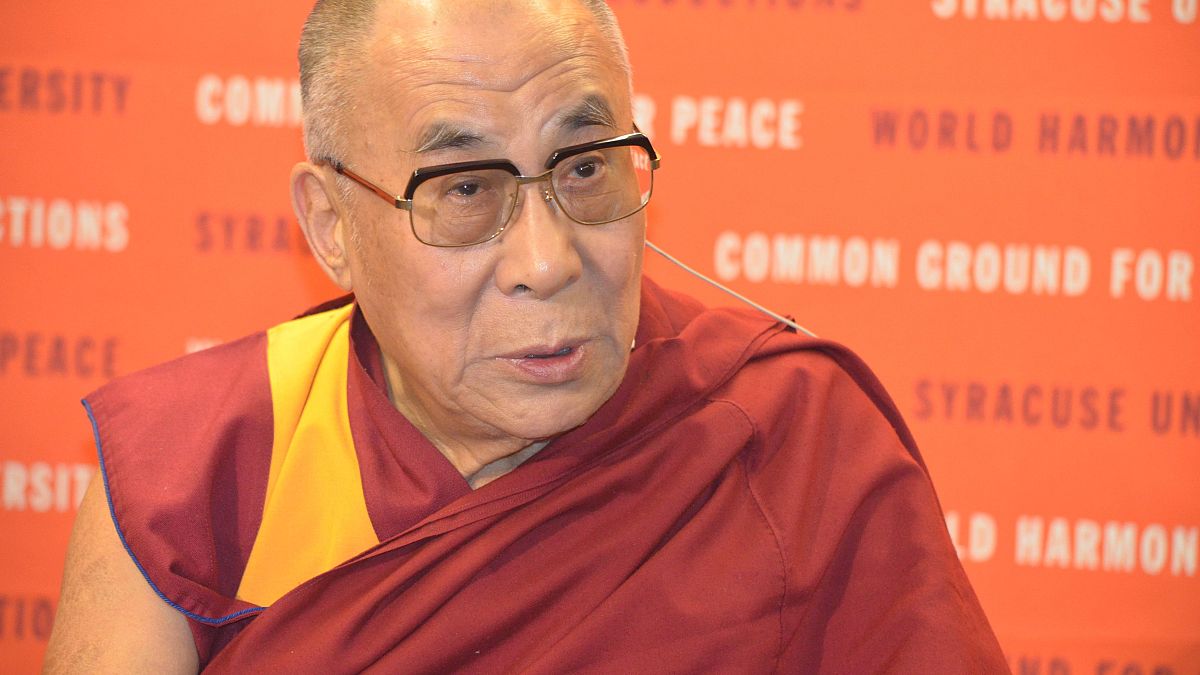 الدالاي لاما يدعو أونغ سان سو تشي إلى حل أزمة الروهينغا