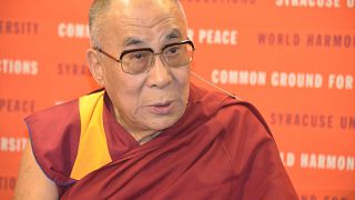 الدالاي لاما يدعو أونغ سان سو تشي إلى حل أزمة الروهينغا