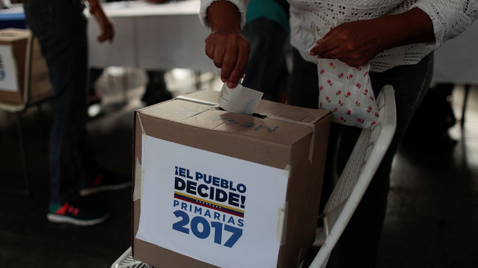 Venezuela: l'opposizione ci riprova e Maduro va in tournée