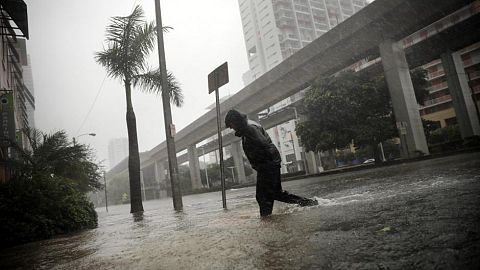 "Irma" trifft mit Gewalt auf Florida