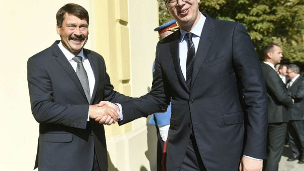 Áder egymás tiszteletére szólította a szerbeket és a magyarokat Áder egymás tiszteletére szólította a szerbeket és a magyarokat