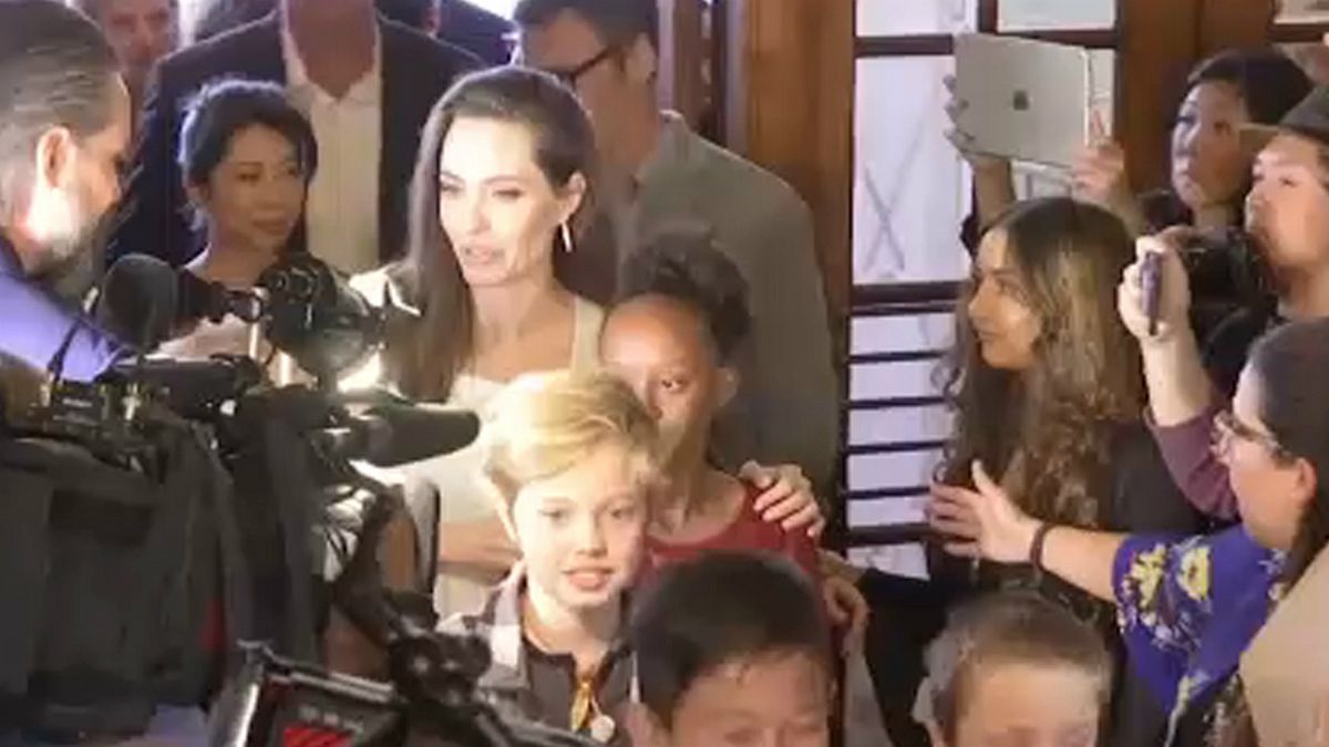 Angelina Jolie y George Clooney presentan sus películas en Toronto