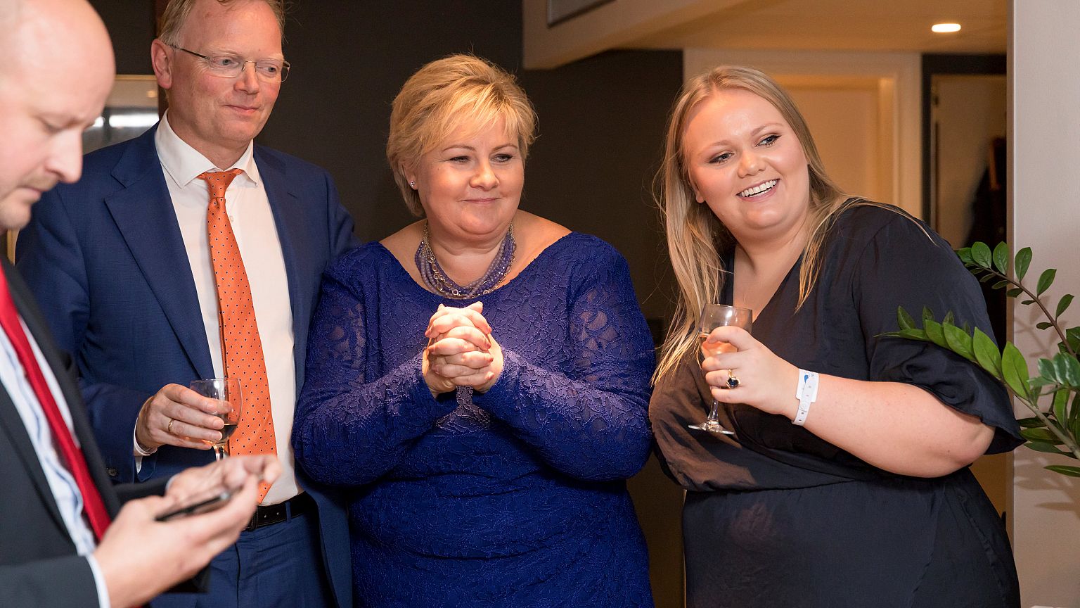La conservatrice Erna Solberg rempile pour un deuxième mandat