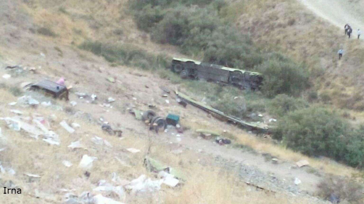سقوط اتوبوس به دره در جاده جاجرود ۱۱ کشته و ۲۹ مجروح بر جای گذاشت