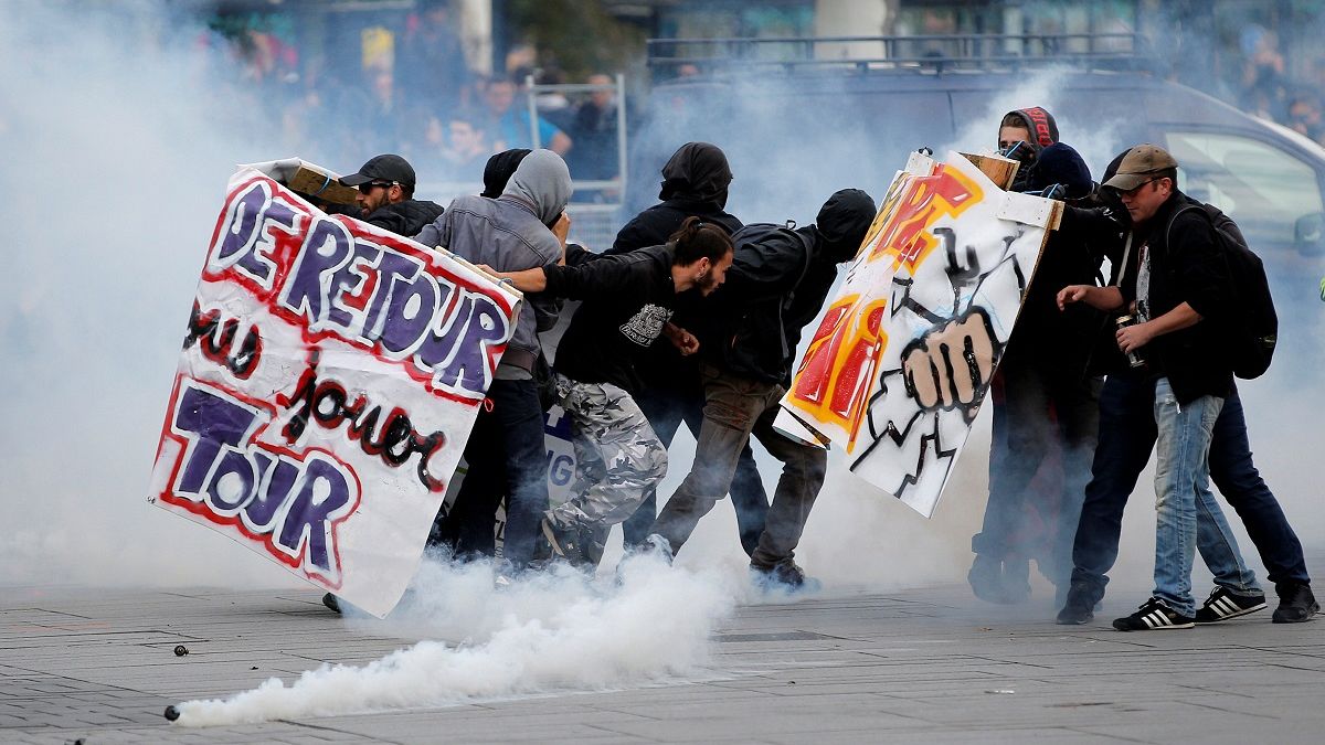 Confrontos nos protestos contra a reforma laboral de Emmanuel Macron