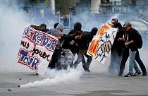 Fransa'da yeni çalışma yasasına karşı grev başlatıldı