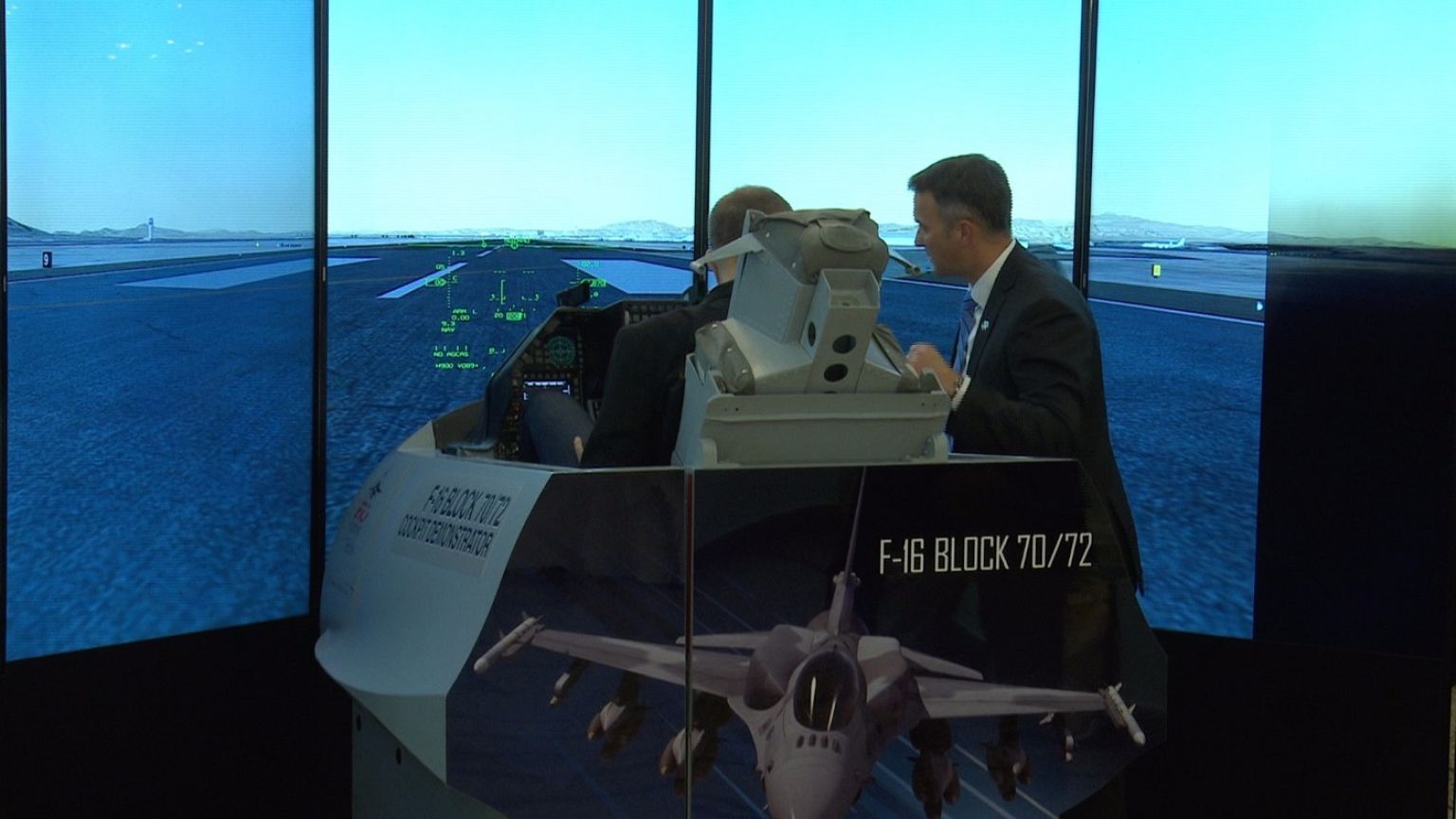 Γίνε και εσύ πιλότος F-16 στο κέντρο της Αθήνας