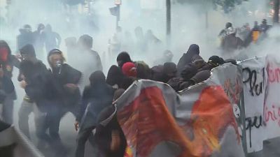 Fransa'da yeni çalışma yasası protesto edildi