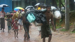 مساعدات جوية للروهينجا في بنغلاديش