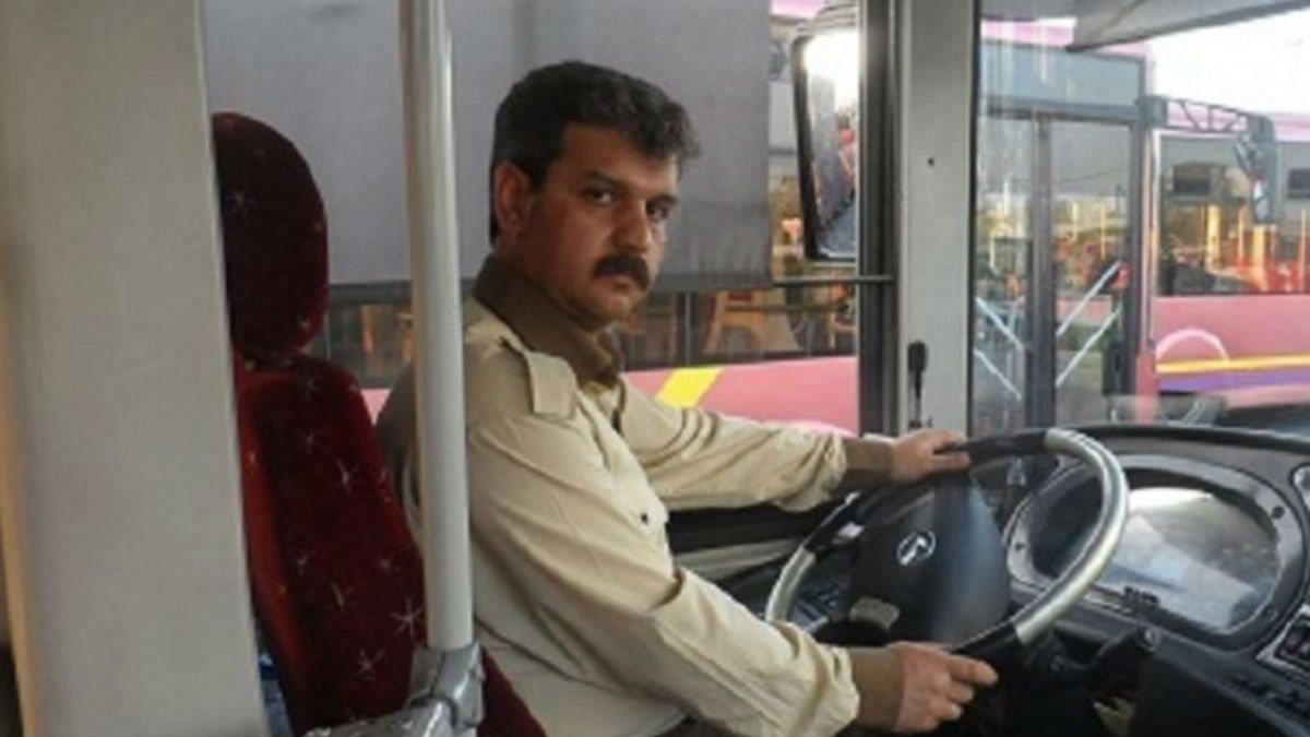 تهران؛ حمایت رانندگان شرکت واحد از رضا شهابی با چراغهای روشن
