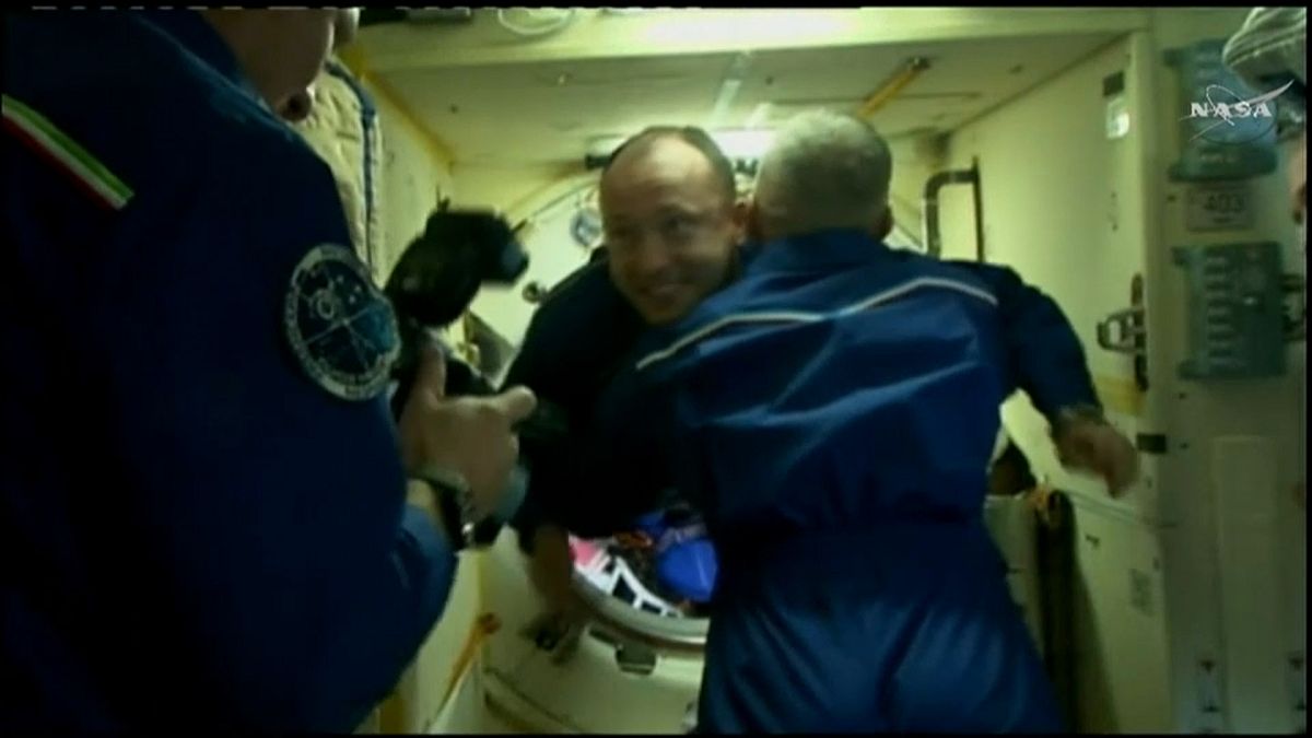 Soyuz acopla na Estação Espacial Internacional