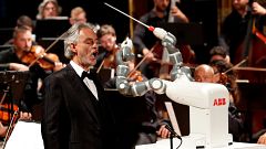 Maestro "YuMi": Feuertaufe für den Dirigentenroboter