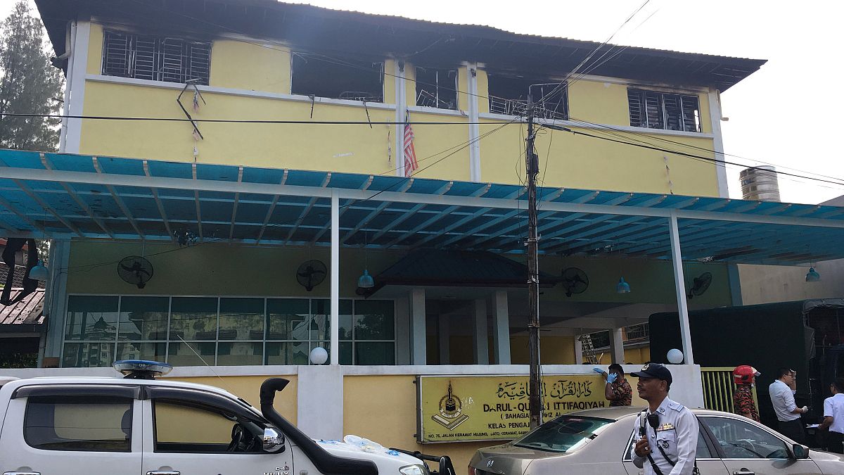 مصرع 25 طالبا في حريق بمدرسة قرآنية في كوالالمبور