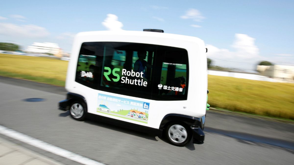 Japonya yaşlılar için robot otobüsleri hizmete sokuyor