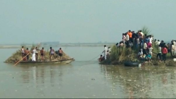Tragedia en aguas del Yamuna, en el norte de la India Tragedia en aguas del Yamuna, en el norte de la India