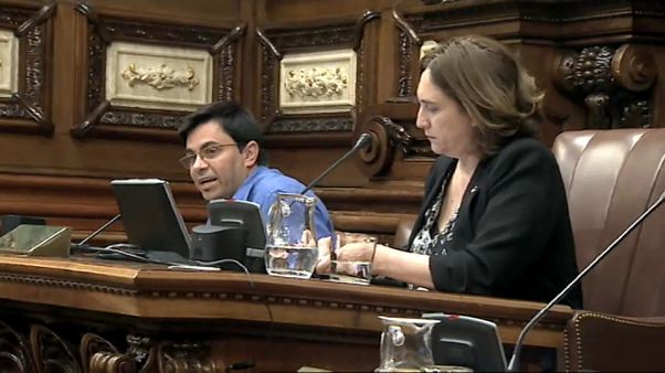 Colau acuerda con la Generalitat el voto en Barcelona el 1-O Colau acuerda con la Generalitat el voto en Barcelona el 1-O