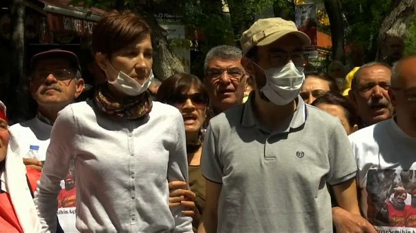 Turchia: scontri e arresti per i due prof eroi dell'opposizione Turchia: scontri e arresti per i due prof eroi dell'opposizione