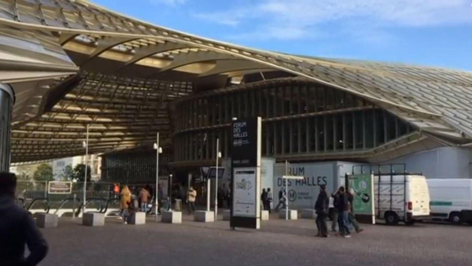 France: man arrested after knife attack on soldier in Paris