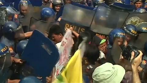 Choques en Manila en una manifestación contra Duterte y Trump