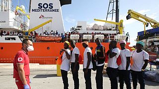Hundreds of migrants disembark at Sicilian port of Trapani