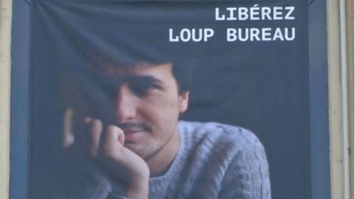 Türkiye’de serbest bırakılan gazeteci Loup Bureau Paris’e döndü