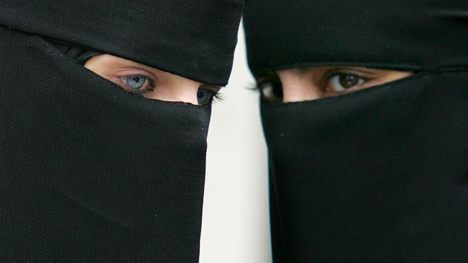 في بروكسل.. خلع النقاب أو الترحيل
