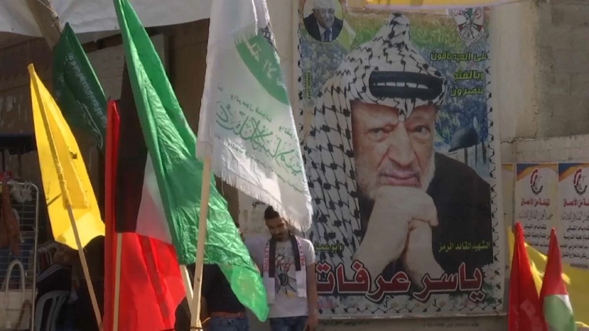 حماس تحل لجنتها الإدارية وتلقي الكرة في ملعب عباس
