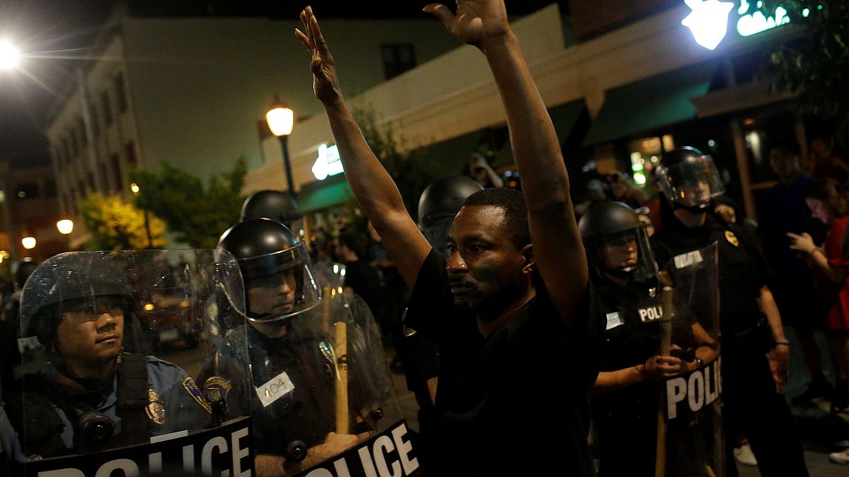Сент-Луис: "Нет - полицейским-расистам"