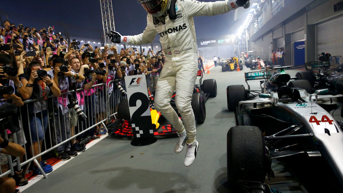 Hamilton (Mercedes) vince il GP di Formula 1 di Singapore