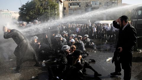 Ortodoks Yahudilerden zorunlu askerlik protestosu