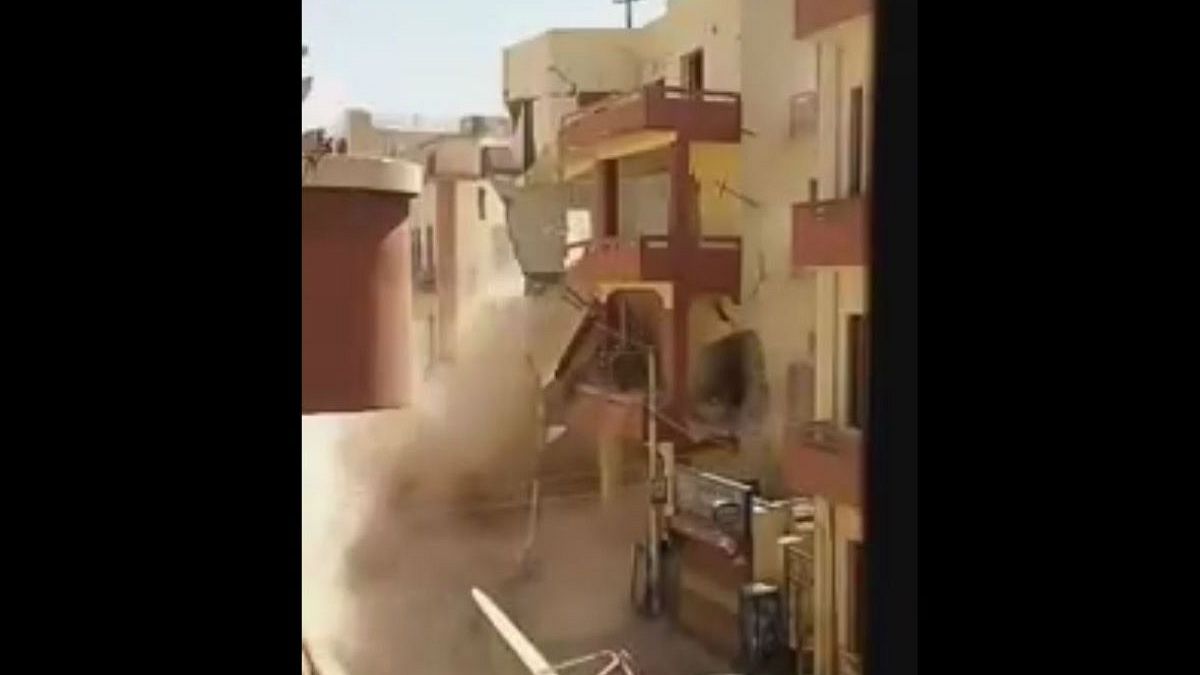 شاهد: انهيار عقار جنوب مصر ونجاة سكانه بأعجوبة
