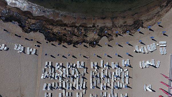 Απλώνεται η πετρελαιοκηλίδα από τη Σαλαμίνα ως το Λαγονήσι Απλώνεται η πετρελαιοκηλίδα από τη Σαλαμίνα ως το Λαγονήσι